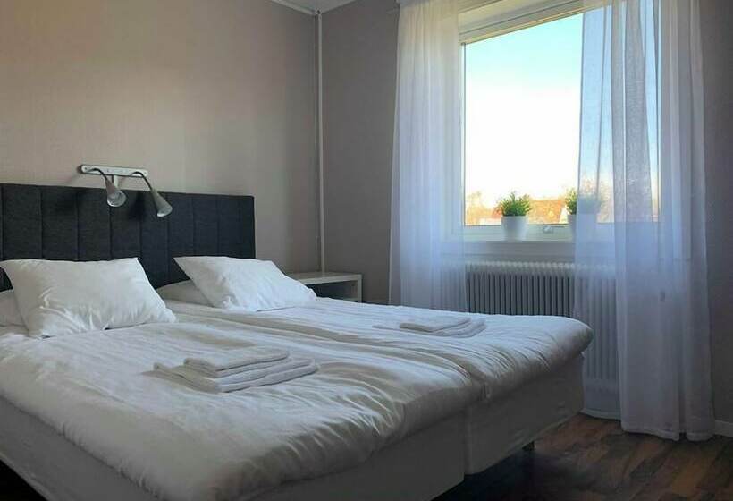 חדר בסיסי חדר אמבטיה משותף, Gamla Bryggeriets B&b