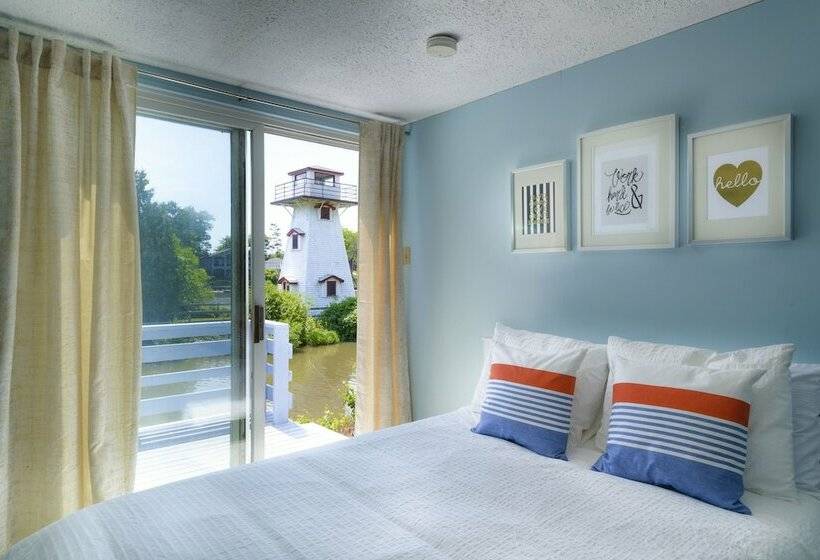 شقة غرفة واحدة, Hollywood Cottages