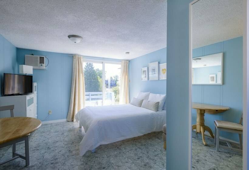 شقة غرفة واحدة, Hollywood Cottages