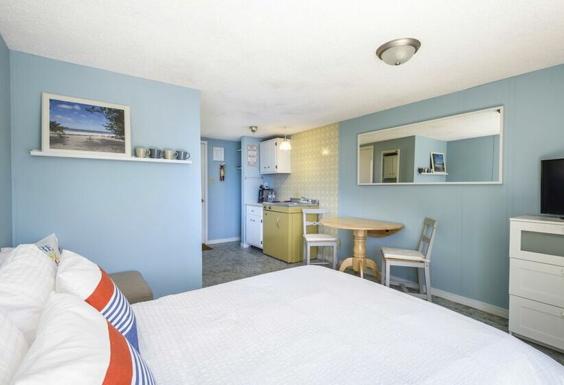 شقة غرفة واحدة, Hollywood Cottages