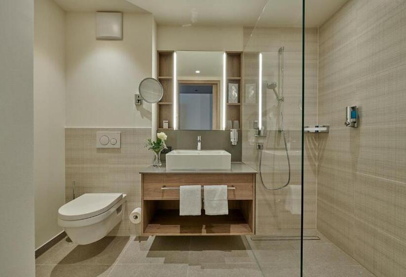 디럭스 룸 킹사이즈 침대, Am See