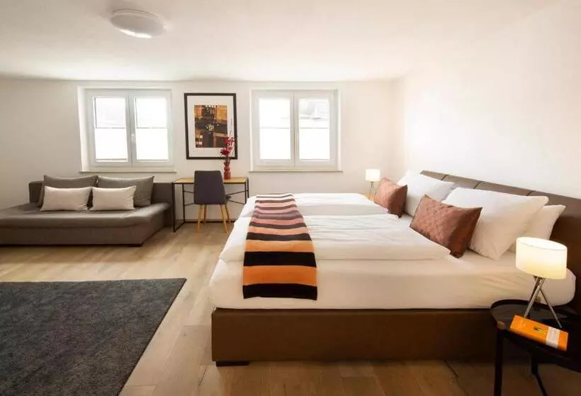 سوییت جونیور, & Boarding House Schlosserwirt
