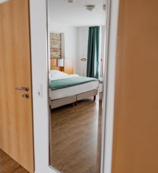 חדר סטנדרט לשלושה, Cristallo