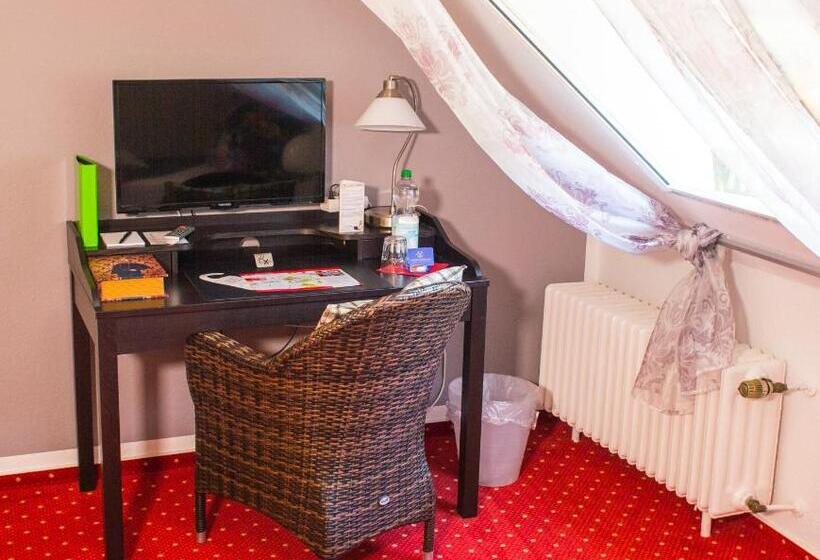 Quarto Estandar Individual, Garni Am Eckernweg