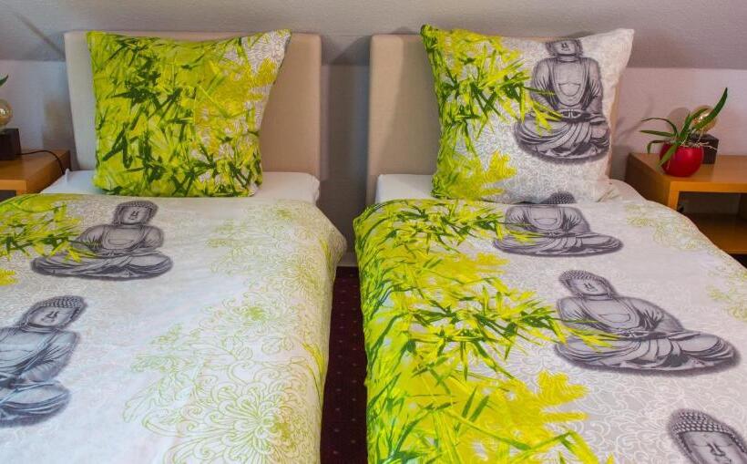 Quarto Estandar, Garni Am Eckernweg