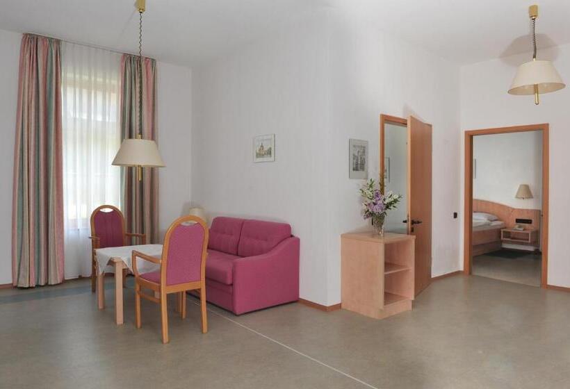 침실 1개 아파트, Grüner Baum