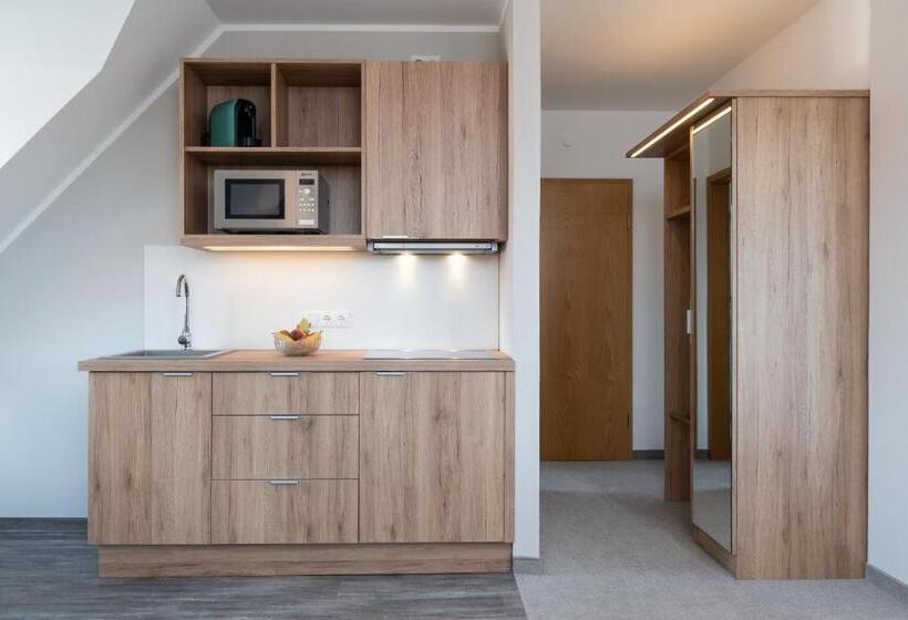 סטודיו דלוקס, Grosse Klus