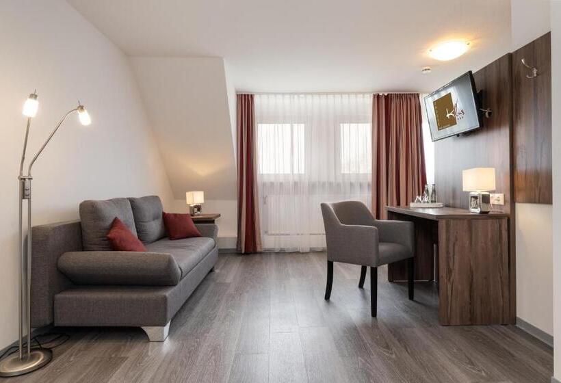 סוויטת ג'וניור נוף לגינה, Grosse Klus