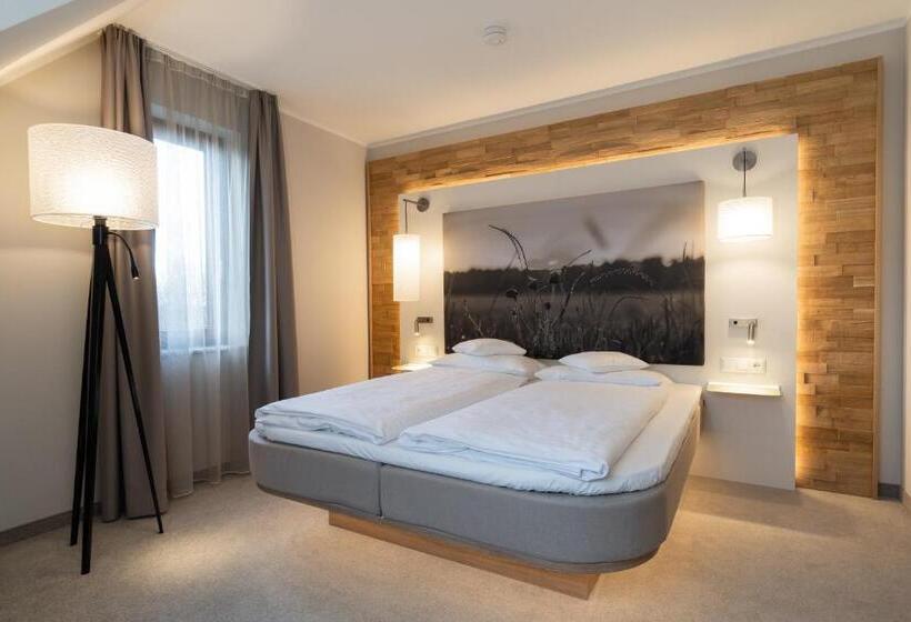 סוויטת ג'וניור נוף לגינה, Grosse Klus