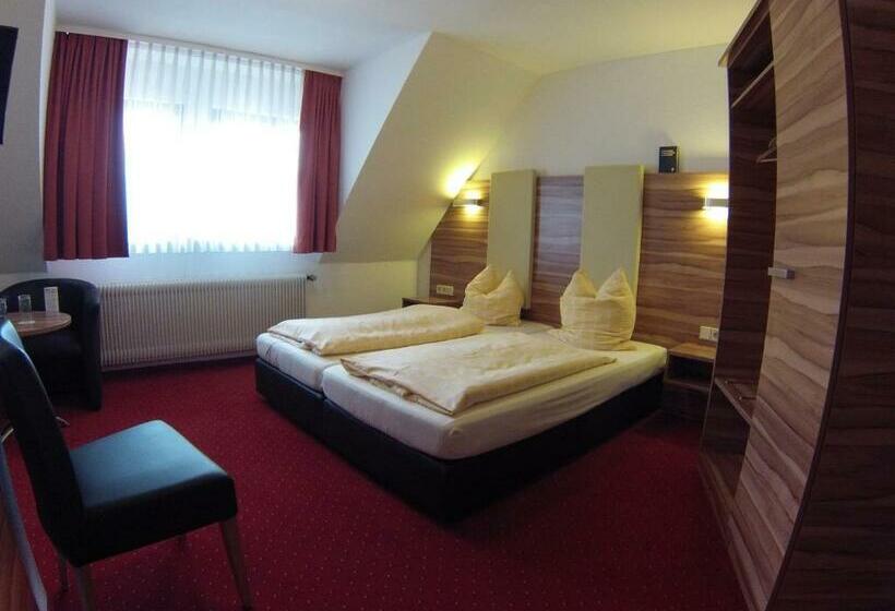 Quarto Comfort, Krone Garni