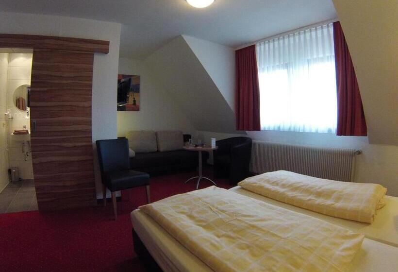 Quarto Comfort, Krone Garni