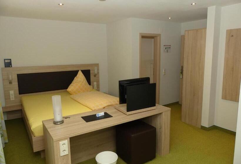 Quarto Comfort, Krone Garni