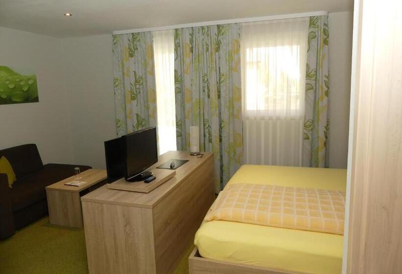 Quarto Comfort, Krone Garni