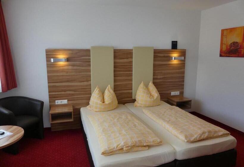 Quarto Comfort, Krone Garni