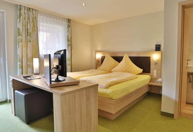 Quarto Triplo Comfort, Krone Garni