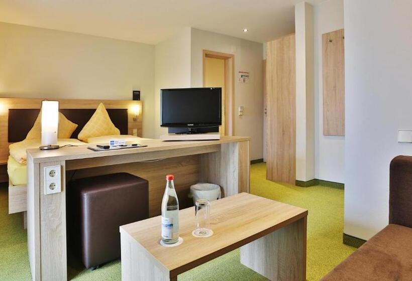 Quarto Triplo Comfort, Krone Garni