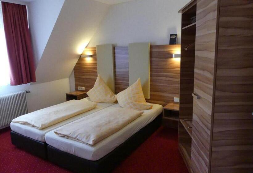 Quarto Comfort, Krone Garni
