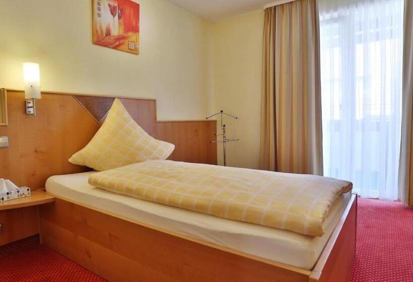 Quarto Deluxe Individual, Krone Garni