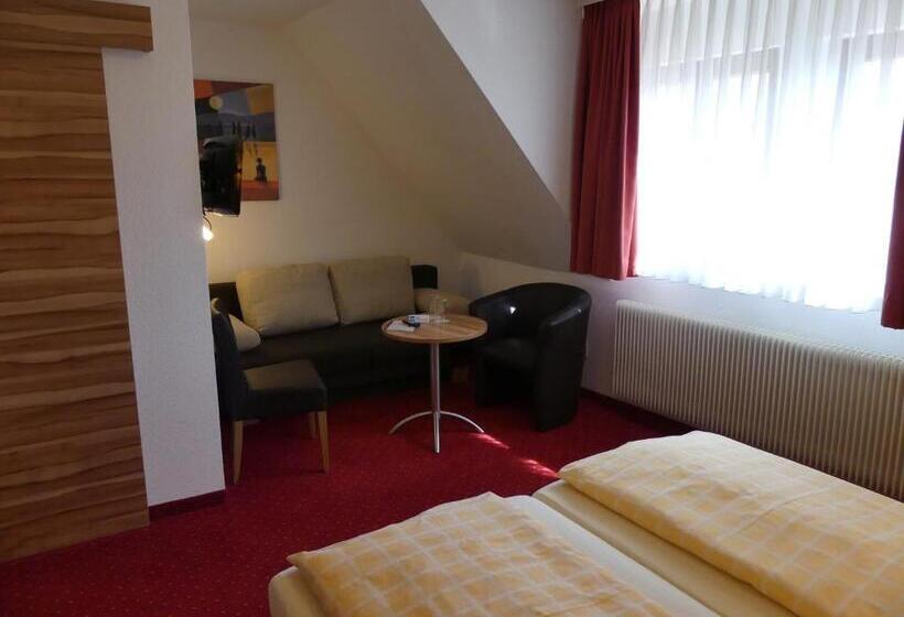 Quarto Comfort, Krone Garni