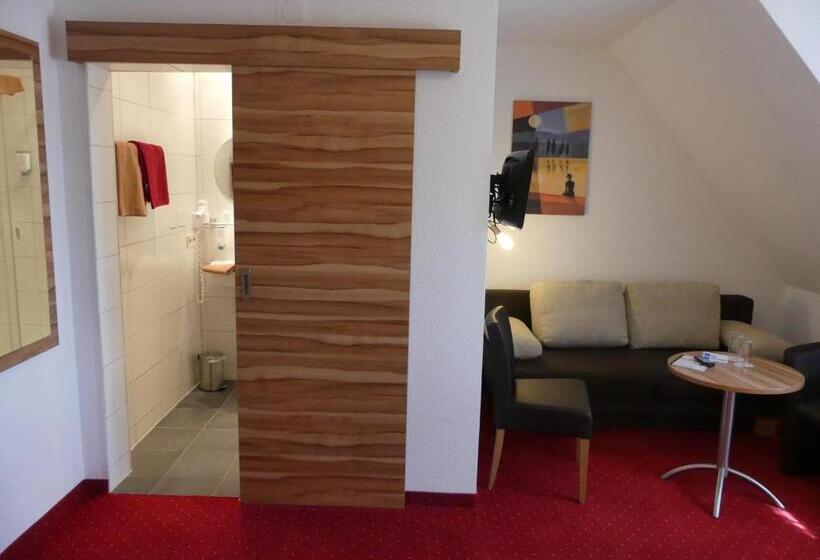 Quarto Comfort, Krone Garni