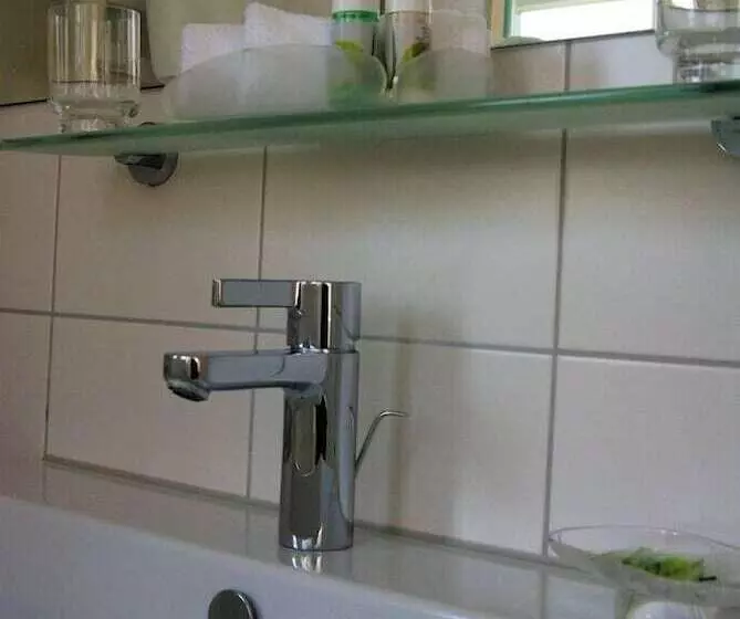 Standard-huone, Lindenallee