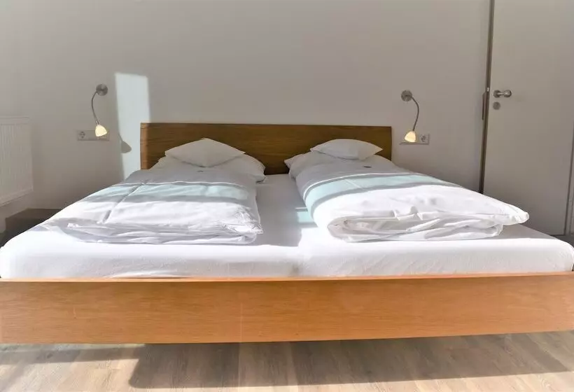 Standard-huone, Lindenallee