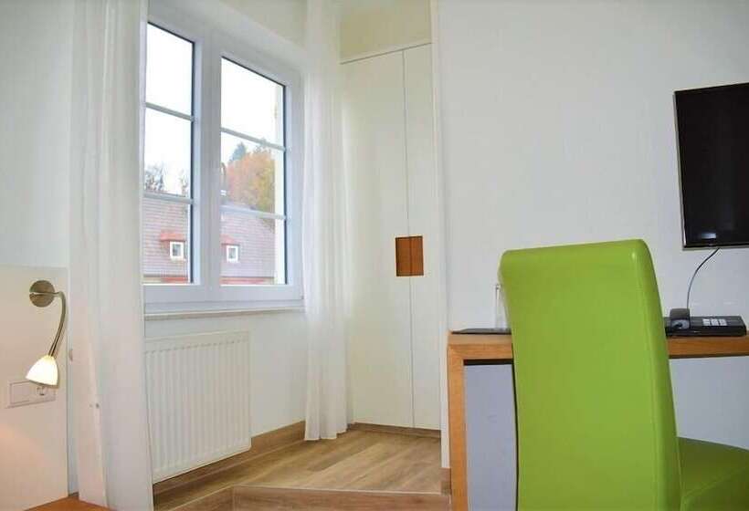 Номер Стандарт Индивидуальный, Lindenallee