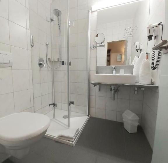 غرفة عائلية, Montana Limburg