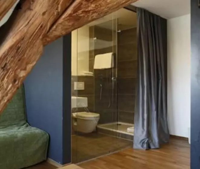 Standard Quadruple Room, Ox