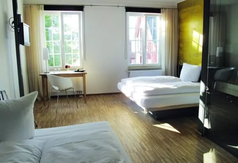 Standard Quadruple Room, Ox