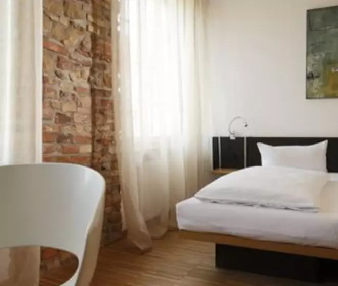 Standard Quadruple Room, Ox