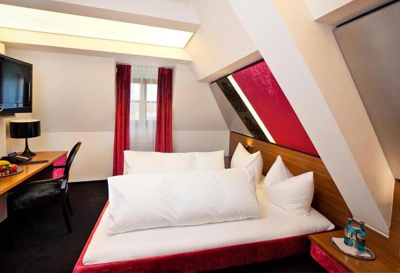 컴포트 룸, Schloss Zu Hopferau