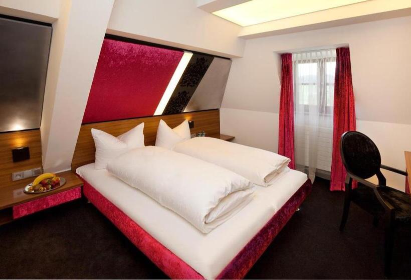 컴포트 룸, Schloss Zu Hopferau