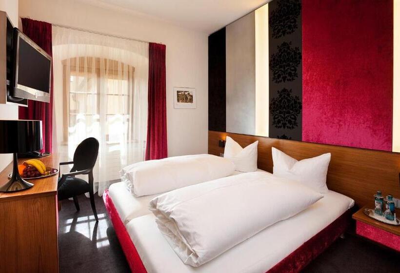 컴포트 룸, Schloss Zu Hopferau