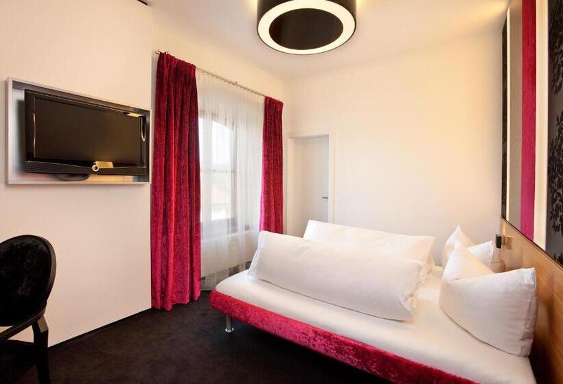 컴포트 룸, Schloss Zu Hopferau