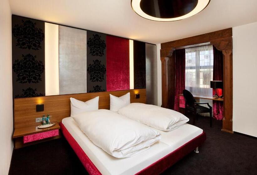 컴포트 룸, Schloss Zu Hopferau