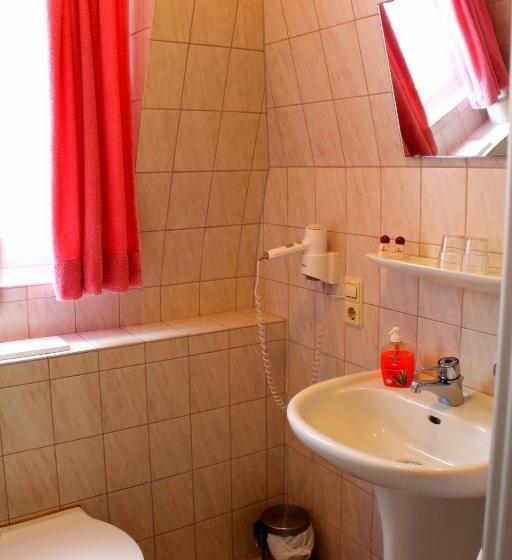 غرفة قياسية ثلاثية, Schwarzes Lamm