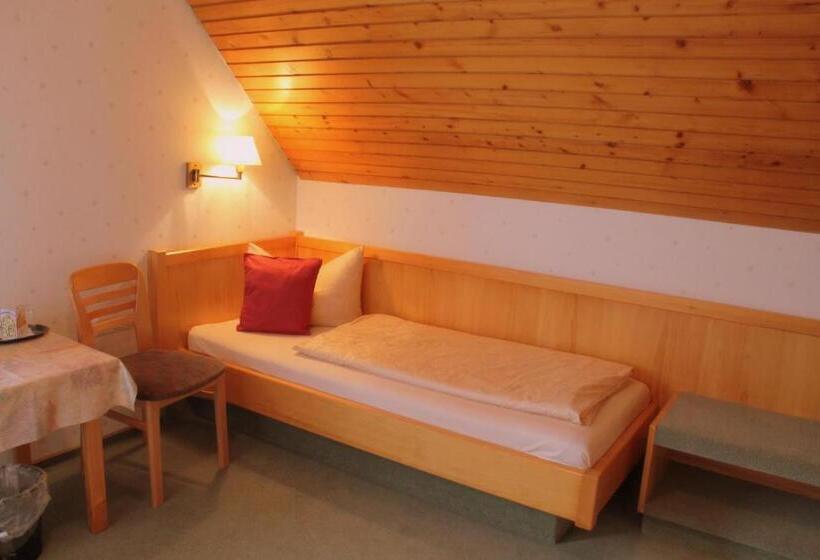 غرفة قياسية ثلاثية, Schwarzes Lamm