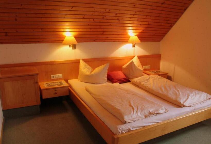 غرفة قياسية ثلاثية, Schwarzes Lamm