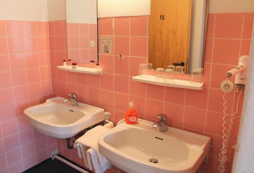 غرفة قياسية رباعية, Schwarzes Lamm