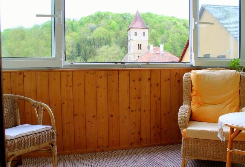 غرفة كومفورت, Schwarzes Lamm