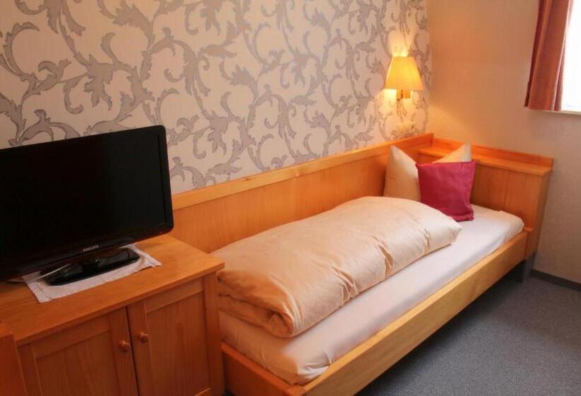 غرفة قياسية ثلاثية, Schwarzes Lamm