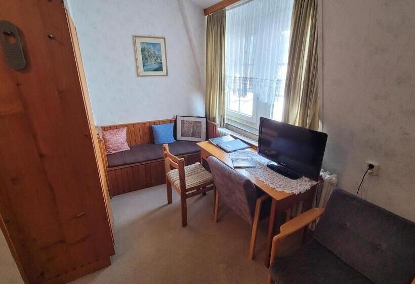 غرفة قياسية, Schwarzes Lamm