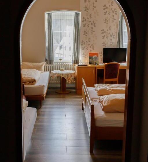 غرفة قياسية ثلاثية, Schwarzes Lamm