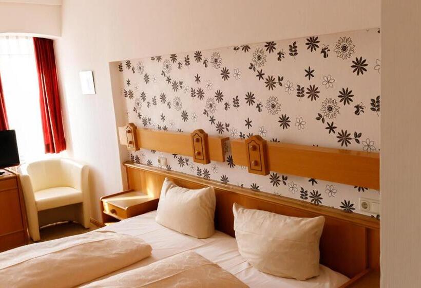 غرفة قياسية ثلاثية, Schwarzes Lamm