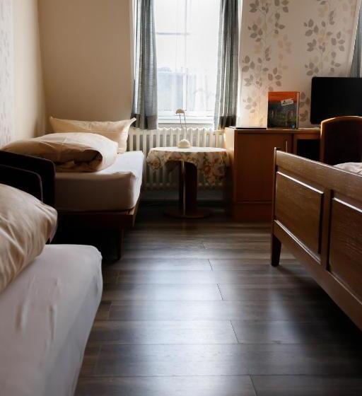 غرفة قياسية رباعية, Schwarzes Lamm