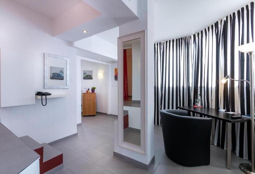 Полулюкс, Turmhotel Rhein Main