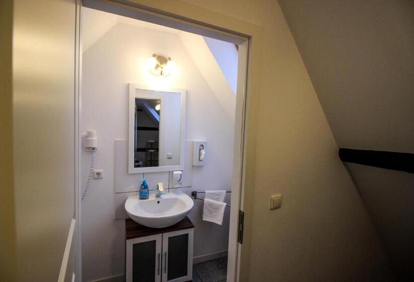 Номер Economy, Und Restaurant Zum Löwen