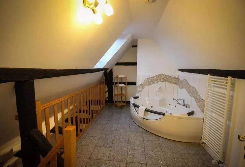 اتاق استاندارد با وان آب گرم, Und Restaurant Zum Löwen