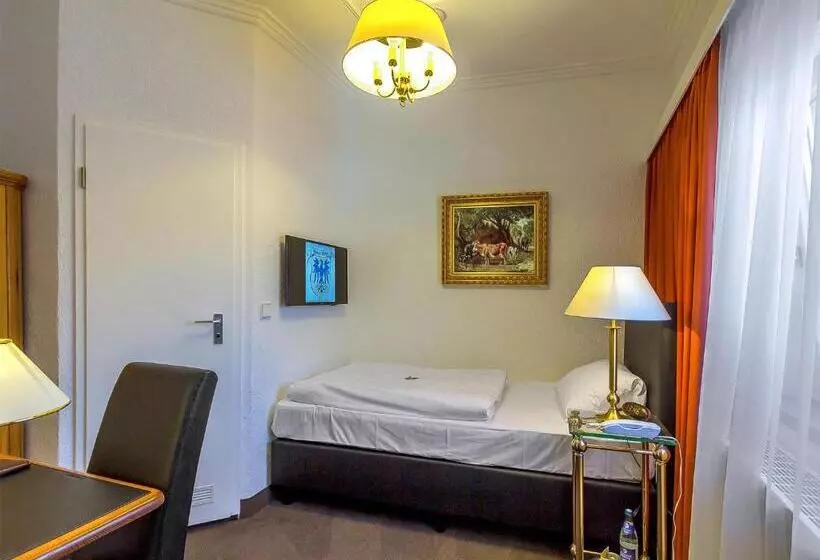 اتاق استاندارد یک نفره, Adler